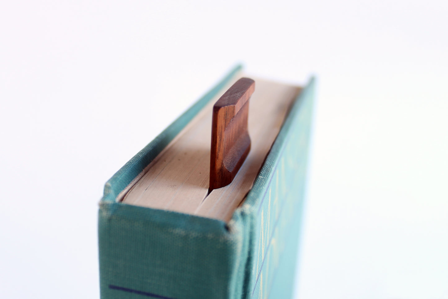 Edge Bookmark shown in top of closed book stopped on top of page.